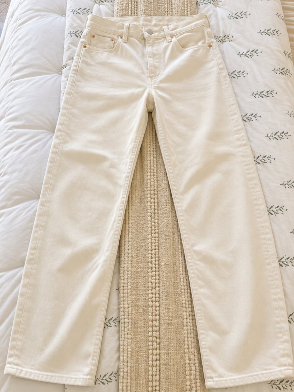 🤍 MOTHER Creamy Ivory Jeans – Size 28 – NWOT